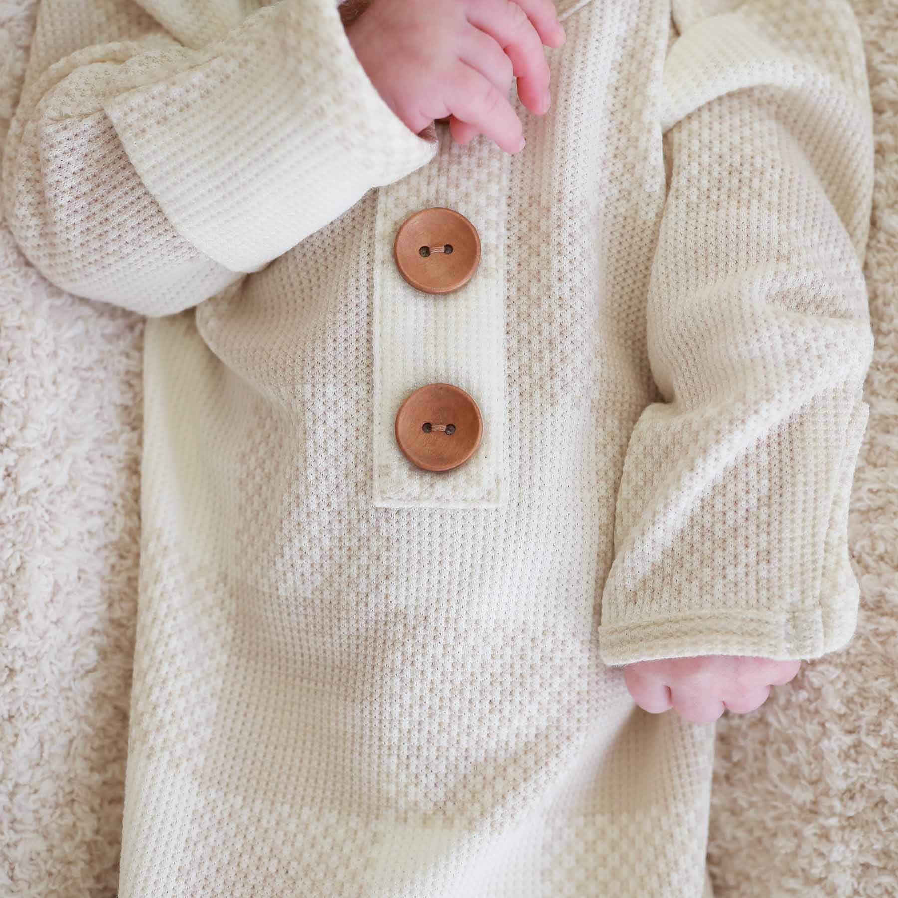Big Check Bamboo Waffle Newborn Baby Knot Gown & Hat Set | Sand - Image 3