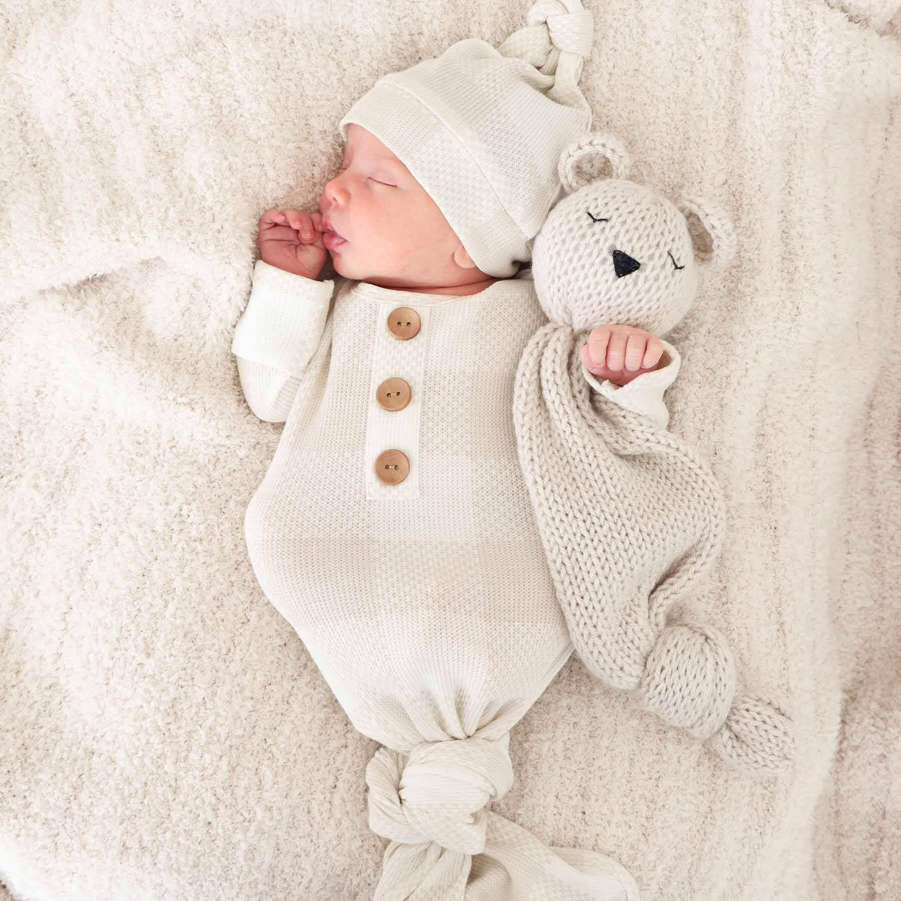 Big Check Bamboo Waffle Newborn Baby Knot Gown & Hat Set | Sand - Image 5