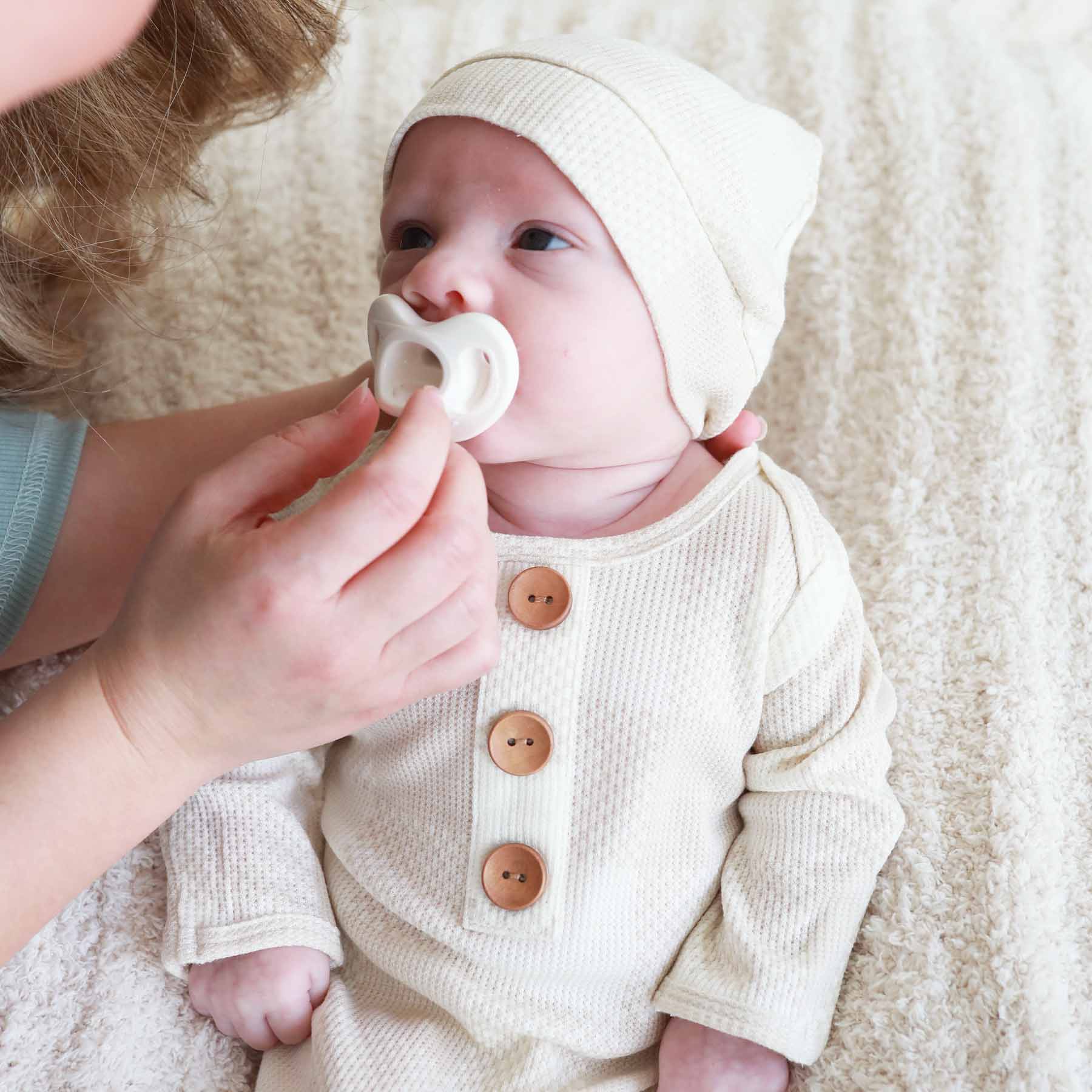 Big Check Bamboo Waffle Newborn Baby Knot Gown & Hat Set | Sand - Image 6