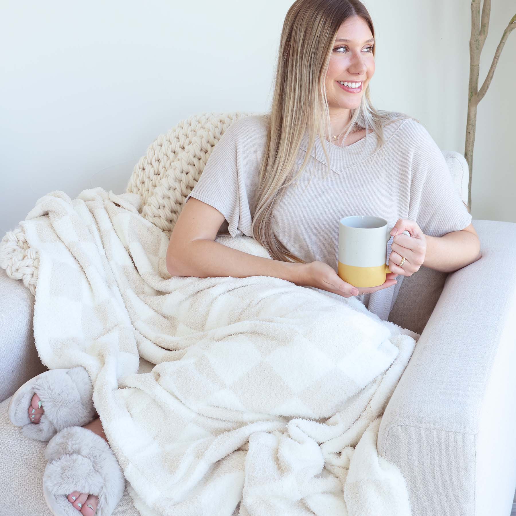 CuddleLane™ Luxe Blankets | Toffee Check - Image 4