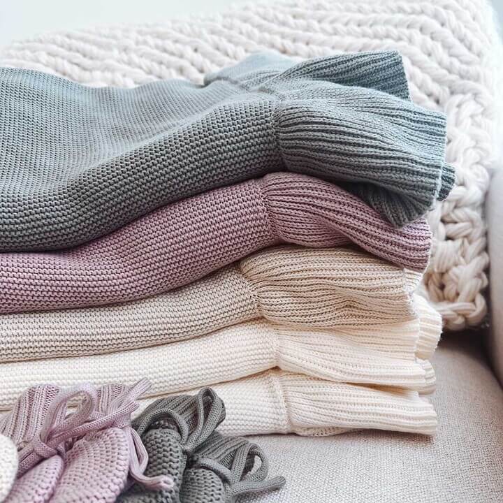 Knit Blanket With Ruffle - Image 6